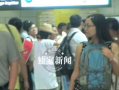 何炅机场爆料视频,揭秘明星幕后趣事