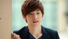 邓伦最新爆料脱鞋,脱鞋背后的故事揭秘