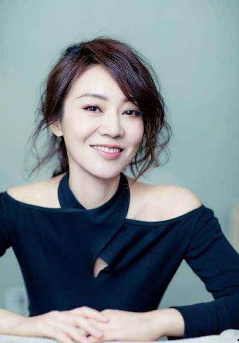 娱乐吃瓜妹闫妮是谁啊,娱乐吃瓜界的风云人物